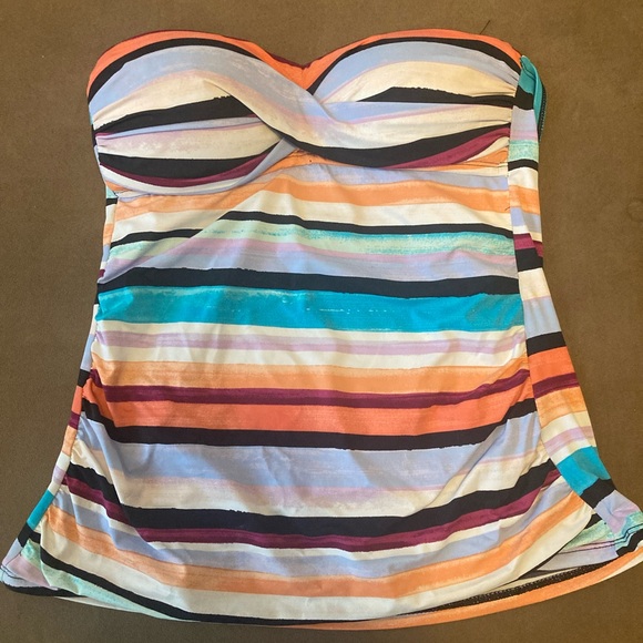 Excellent Condition 3 Tankini Tops. 1 M, 2 S, all fit the same. - Picture 4 of 5
